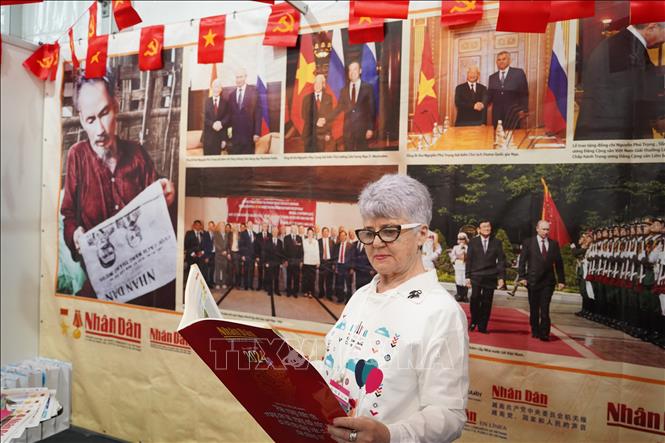 The Vietnamese stall displays various publications. VNA Photo: Duy Trinh