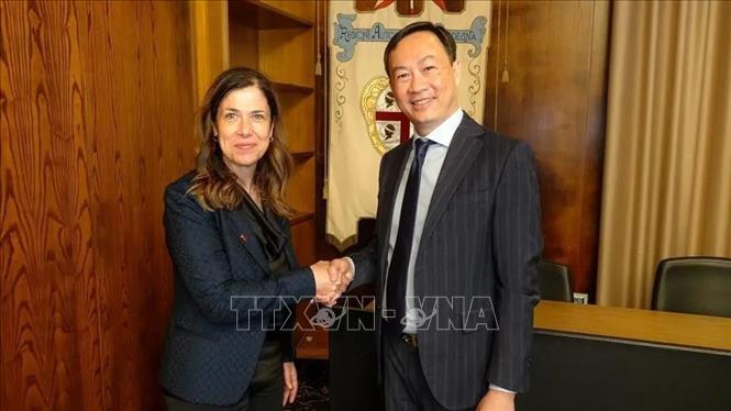 President of the region Alessandra Todde welcomes Vietnamese Ambassador to Italy Duong Hai Hung. VNA Photo