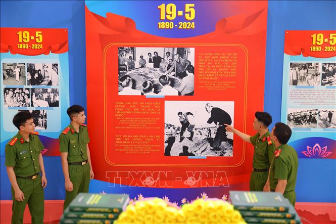 Qua triển lãm, mỗi chúng ta càng thêm tự hào về Bác kính yêu, nguyện tiếp tục đi theo con đường cách mạng vẻ vang mà Đảng và Bác đã vạch ra, đoàn kết, chung sức đồng lòng xây dựng đất nước ta 