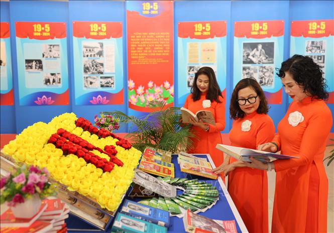 Triển lãm giúp công chúng hiểu sâu sắc hơn về cuộc đời và sự nghiệp cách mạng vĩ đại của Chủ tịch Hồ Chí Minh; cảm nhận rõ hơn về những tình cảm của Chủ tịch Hồ Chí Minh với Thủ đô Hà Nội và sự trân trọng, lòng biết ơn sâu sắc của nhân dân Thủ đô, nhân dân Việt Nam với Người. Ảnh: Thanh Tùng - TTXVN 