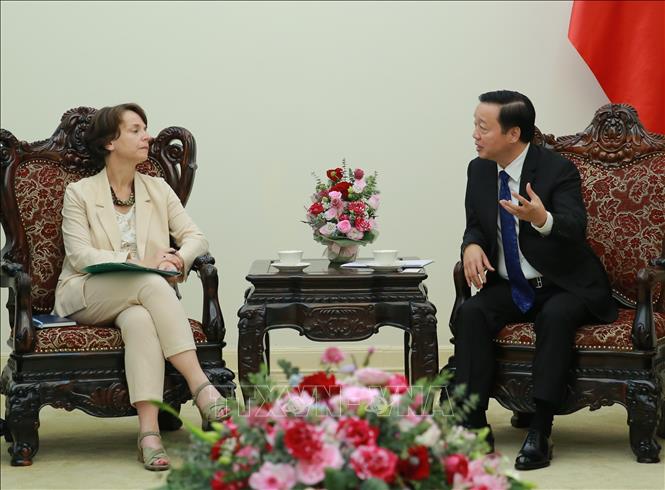 Deputy Prime Minister Tran Hong Ha receives AFD Deputy Director General Marie-Hélène Loison. VNA/Photo by courtesy