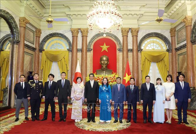 Acting President Vo Thi Anh Xuan receives newly-appointed Japanese Ambassador to Vietnam Ito Naoki. VNA Photo: Thống Nhất 