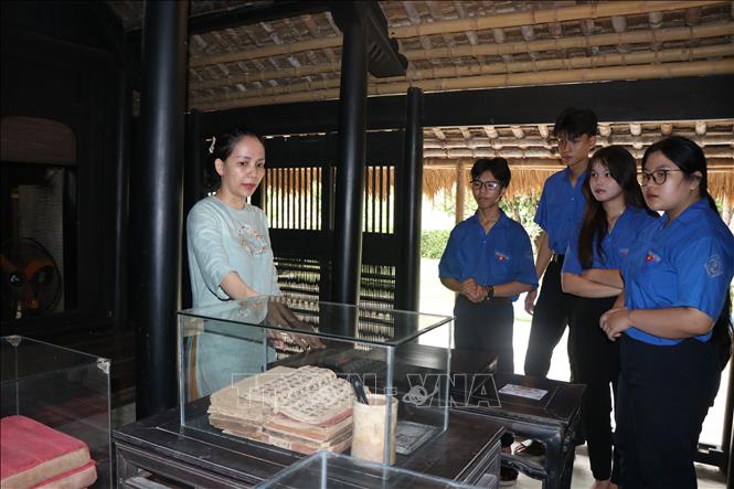 Những hiện vật mang dấu ấn của Người là di sản vô giá của Đảng bộ, chính quyền và nhân  dân xứ Huế.Ảnh: Tường Vi - TTXVN