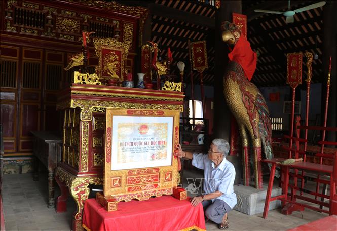 Người dân làng Dương Nỗ cùng chung tay với chính quyền địa phương bảo tồn và phát huy giá trị di sản Chủ tịch Hồ Chí Minh. Ảnh: Tường Vi - TTXVN