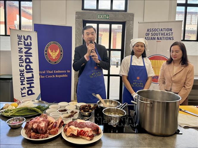 Vietnamese Ambassador Duong Hoai Nam says Pho is one of the most typical dishes of Vietnam, chosen to represent Vietnam on the world culinary map. Photo by courtesy/VNA