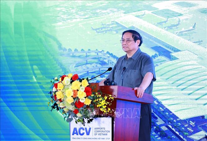 Thủ tướng Phạm Minh Chính phát biểu tại Lễ khởi công Dự án mở rộng Nhà ga hành khách T2 (Nội Bài). Ảnh: Dương Giang-TTXVN

