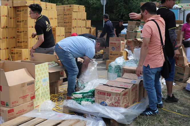 Food donated for Vietnamese affected by the fire at the Marywilska shopping centre in Warsaw, Poland. VNA Photo: Ngọc Biên