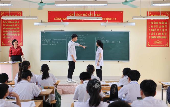 Trường THCS Thanh Lâm A (huyện Mê Linh) tổ chức ôn tập các môn thi vào lớp 10, nhằm củng cố lại những kiến thức trong phạm vi chương trình cũng như mở rộng kiến thức cho học sinh. Ảnh: Thanh Tùng - TTXVN