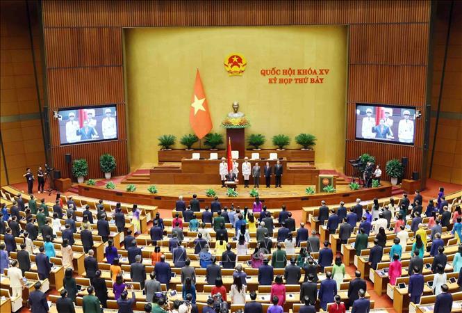 Newly-elected Chairman of the National Assembly Tran Thanh Man takes the oath of office. VNA Photo