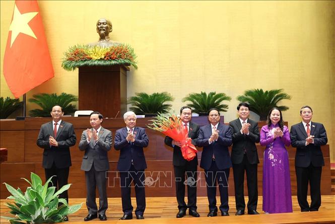 Party, State and Government leaders congratulate new NA Chairman Tran Thanh Man. VNA Photo