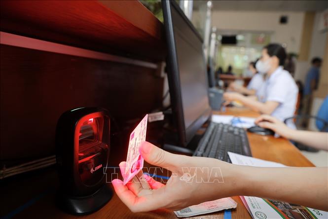 Bệnh viện triển khai khám, chữa bệnh BHYT bằng thẻ CCCD gắn chip, đảm bảo nhanh chóng, thông tin chính xác. Ảnh: Minh Quyết – TTXVN