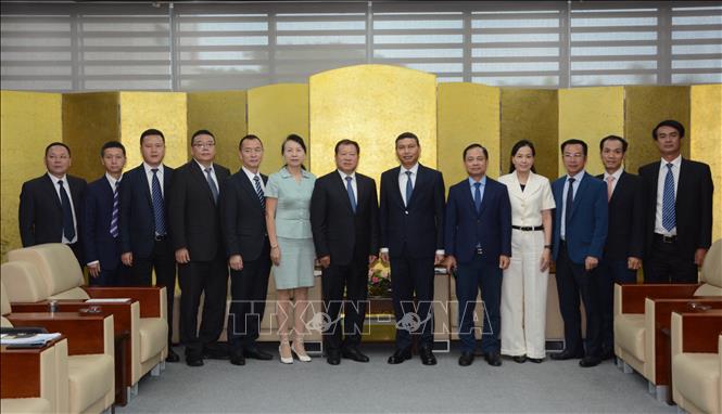 Vice Chairman of the People’s Committee of Da Nang city Ho Ky Minh receives on May 20 for Zhou Xianyi, Secretary of the Party Committee of the Tianfu New Area in Sichuan of China. VNA Photo: Văn Dũng