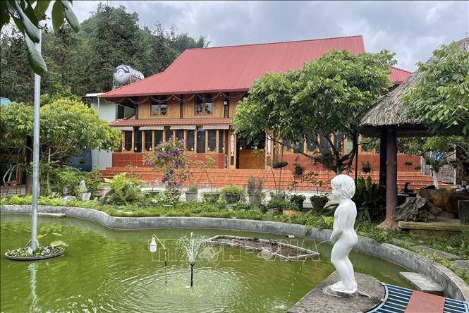 Homestay Huấn Thanh tại xã Na Hối, huyện Bắc Hà được đầu tư bài bản, sẵn sàng đón khách du lịch trong nước và quốc tế đến nghỉ dưỡng. Ảnh: Quốc Khánh - TTXVN
