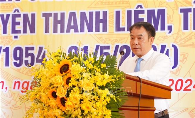 Bí thư Huyện ủy Thanh Liêm Hoàng Mạnh Dũng phát biểu tại lễ kỷ niệm. Ảnh: TTXVN phát