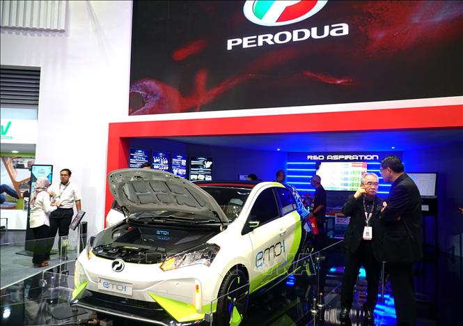 Sản phẩm xe điện của thương hiệu ôtô Perodua giới thiệu tại triển lãm. Ảnh: Hằng Linh - PV TTXVN tại Kuala Lumpur 