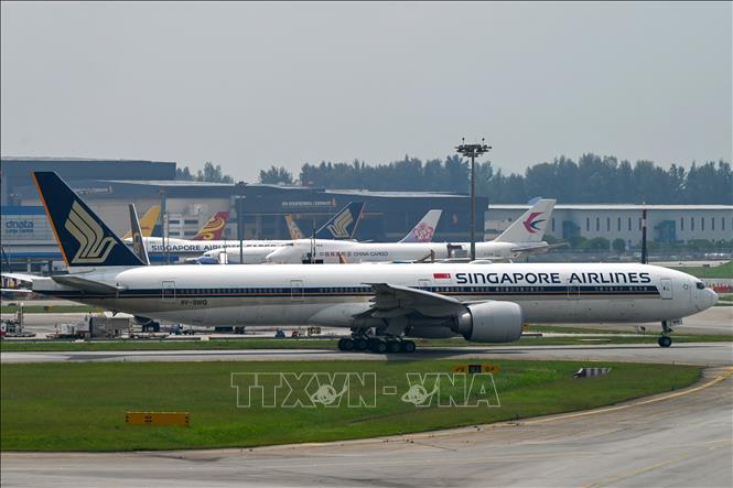 (Tư liệu) Máy bay của Hãng hàng không Singapore Airlines tại sân bay Singapore Changi của Singapore. Ảnh: AFP/TTXVN