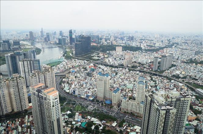 View “Phở chọc trời” ngắm cảnh đô thị Thành phố Hồ Chí Minh hiện đại nhìn từ nhà hàng Oriental Pearl, Lầu 66, Vinpearl Landmark 81, Autograph Collection.
Ảnh: Hồng Đạt - TTXVN
