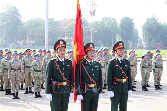 Cán bộ, sĩ quan, quân nhân Cục Gìn giữ hòa bình (GGHB) Việt Nam tại Lễ Báo công dâng Bác. Ảnh: Trọng Đức - TTXVN
