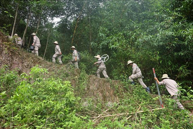 Đội rà phá, bom mìn BAC4 (PeaceTrees Quảng Trị) lên đường làm sạch những vùng đất thuộc huyện Đakrông, đem lại đất sản xuất cho nhân dân. Ảnh: Minh Đức – TTXVN