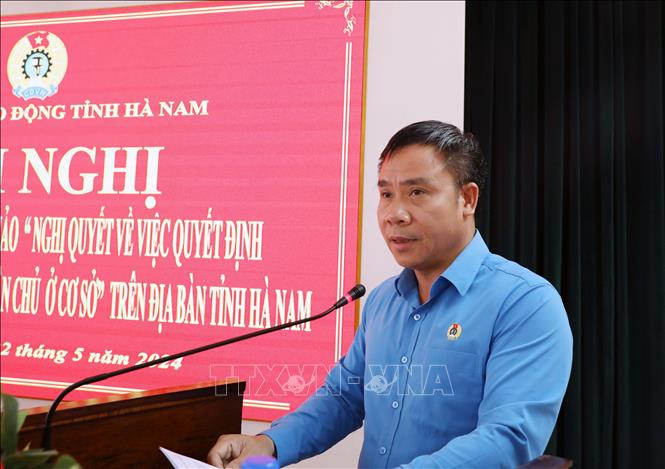 Chủ tịch Liên đoàn Lao động tỉnh Hà Nam Lê Văn Hà phát biểu khai mạc hội nghị. Ảnh: Đại Nghĩa - TTXVN