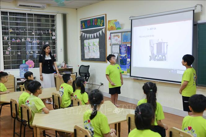 Chương trình giáo dục ngày càng hoàn thiện, chuyên môn giáo viên ngày một vững vàng hơn cùng cơ sở vật chất trường Tiểu học thực hành Nguyễn Tất Thành ngày càng khang trang, hiện đại. Ảnh: Thanh Tùng - TTXVN