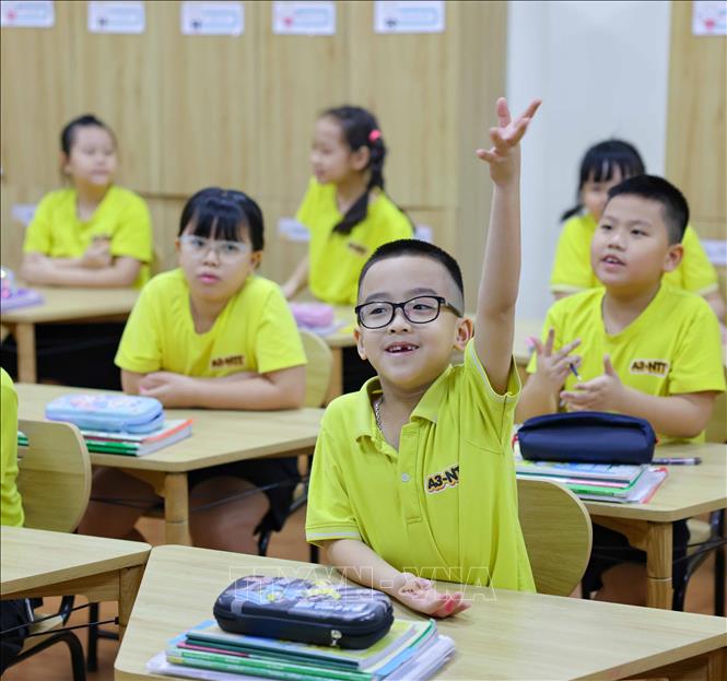 Học sinh trường tiểu học thực hành Nguyễn Tất Thành luôn tự tin, tỏa sáng trong mỗi giờ trên lớp. Ảnh: Thanh Tùng - TTXVN