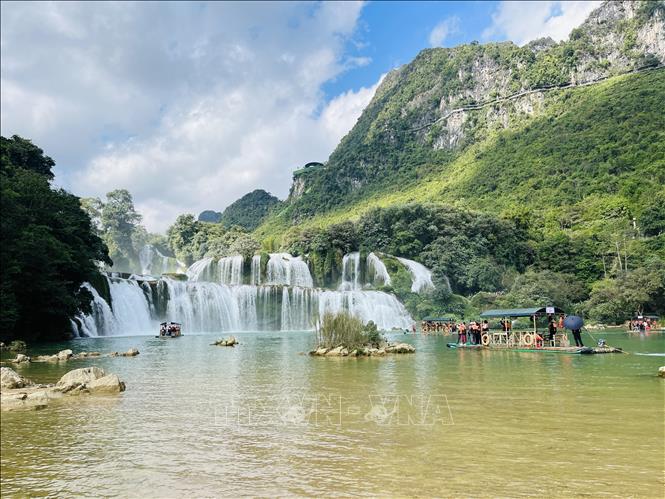 The Ban Gioc (Vietnam) - Detian (China) Waterfall scenic area officially opens to both countries’ visitors in September 2023. VNA Photo: Chu Hiệu