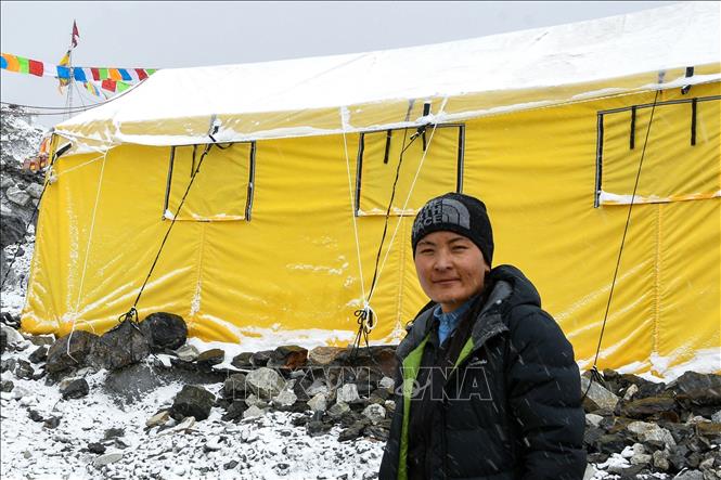 (Tư liệu) Nhà leo núi Phunjo Lama tại trại dừng chân trên núi Everest ở Solukhumbu, Nepal, ngày 24/4/2018. Ảnh: AFP/TTXVN
