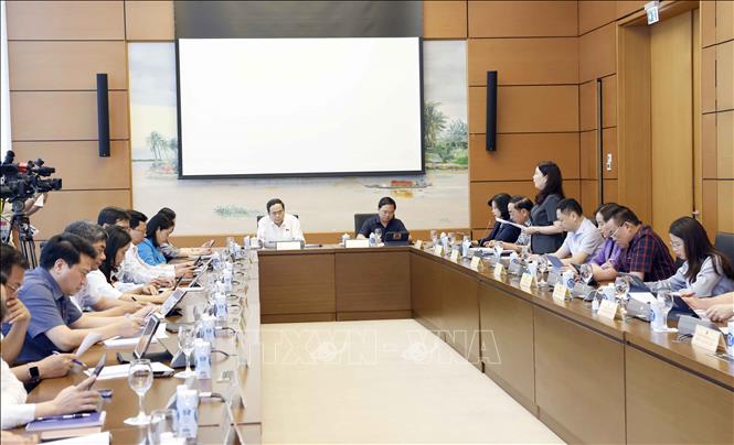 Đoàn đại biểu Quốc hội các tỉnh Lạng Sơn, Bắc Ninh, Đắk Lắk và Hậu Giang thảo luận ở tổ. Ảnh: Doãn Tấn - TTXVN