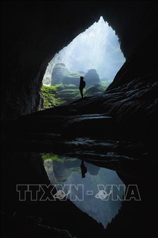 Inside the Son Doong cave. VNA Photo: Hoàng Trung