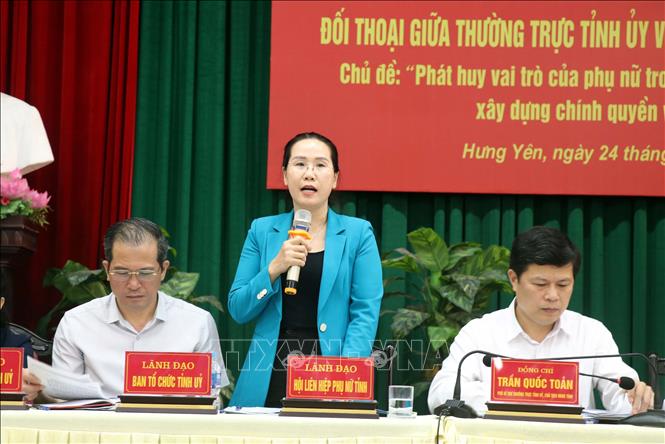 Chủ tịch Hội Liên hiệp Phụ nữ tỉnh Hưng Yên Doãn Thị Nguyệt phát biểu tại Hội nghị. Ảnh: Đinh Văn Nhiều-TTXVN