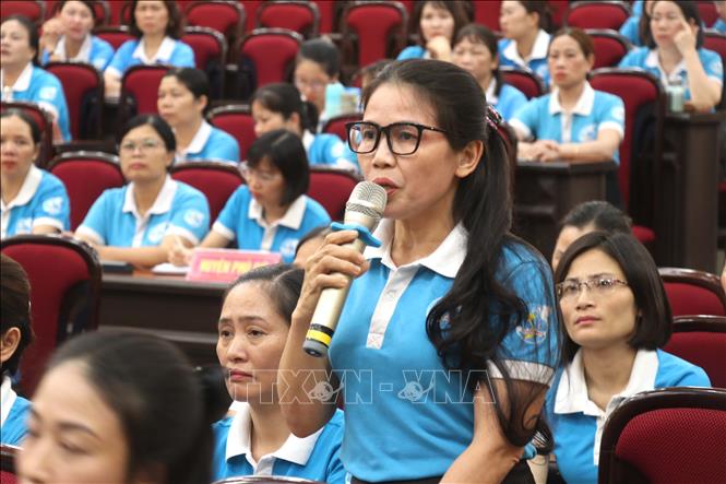 Đại diện Hội Liên hiệp Phụ nữ các cấp phát biểu ý kiến tại Hội nghị. Ảnh: Đinh Văn Nhiều-TTXVN