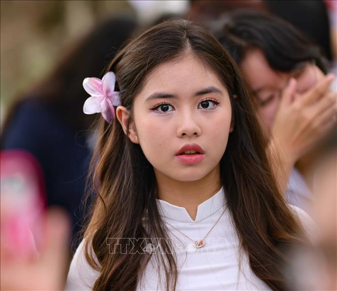 Nữ sinh Trường THPT Việt Đức, Hà Nội ngày bế giảng năm học. Ảnh: Thanh Tùng - TTXVN