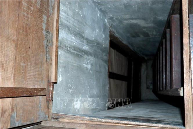 Bên trong căn hầm nổi bí mật thông từ tầng hai xuống tầng một của quán. Hầm dùng làm nơi trú ẩn và thoát ra ngoài khi có động của các chiến sĩ Biệt động Sài Gòn xưa. Ảnh: Thúy Hằng – TTXVN