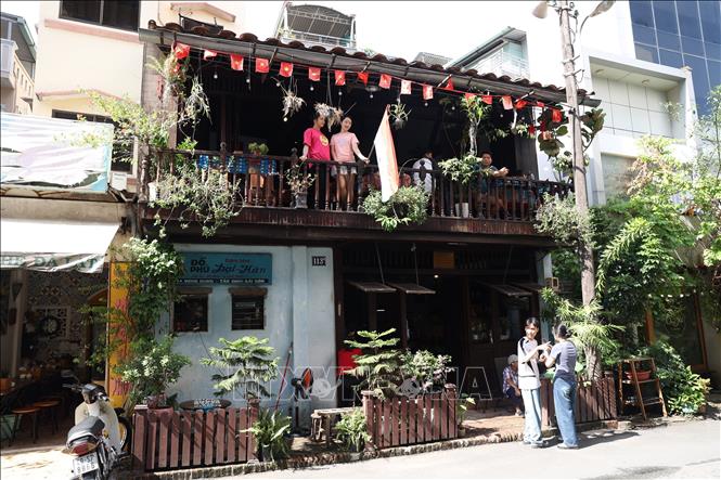 Quán cà phê Đỗ Phủ nằm ở số 113 đường Đặng Dung, phường Tân Định, Quận 1, Tp. Hồ Chí Minh. Ảnh: Thanh Tân - TTXVN