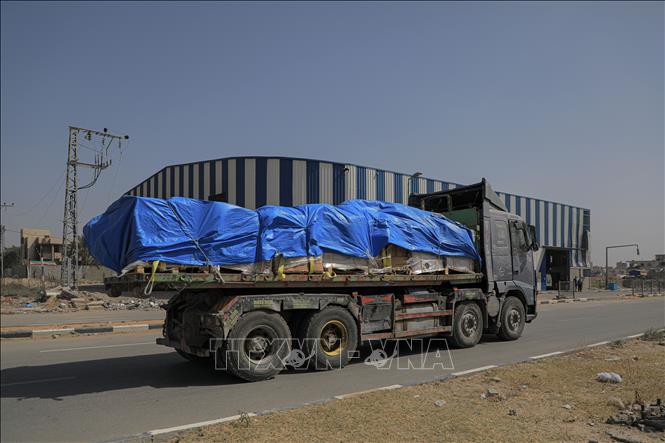Xe tải chở hàng viện trợ tại Dải Gaza, ngày 21/5/2024. Ảnh: THX/TTXVN