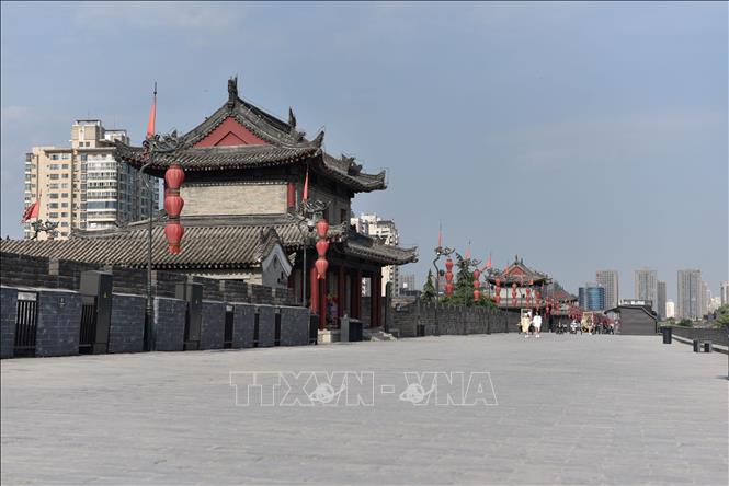 Toàn thành có 98 tháp canh, được xây nhô ra bên ngoài với khoảng cách 120 mét giữa mỗi tháp, bảo đảm hỗ trợ quan sát và phòng thủ hiệu quả giữa các tháp. Ảnh: Thành Dương - Phóng viên TTXVN tại Trung Quốc