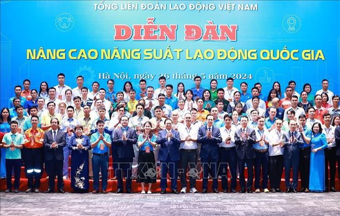 Prime Minister Pham Minh Chinh attends the national forum on labour productivity held by the Vietnam General Confederation of Labour in Hanoi on May 26. VNA Photo: Dương Giang