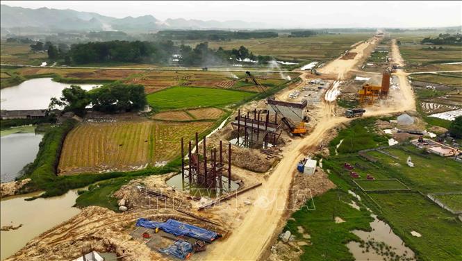 Điểm cuối của  dự án được kết nối với cao tốc Hàm Nghi - Vũng Áng thuộc xã Thạch Đài, huyện Thạch Hà. Ảnh: Vũ Sinh - TTXVN