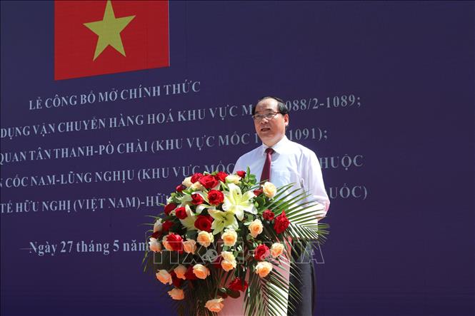 Permanent Vice Chairman of the Lang Son provincial People’s Committee Duong Xuan Huyen addresses the opening ceremony. VNA Photo: Quang Duy