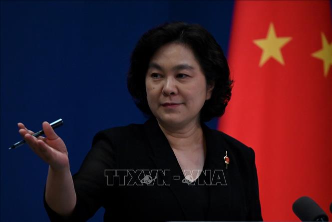 Bà Hoa Xuân Oánh, lúc là Trợ lý Bộ trưởng Ngoại giao Trung Quốc, trong cuộc họp báo tại Bắc Kinh. Ảnh: AFP/TTXVN