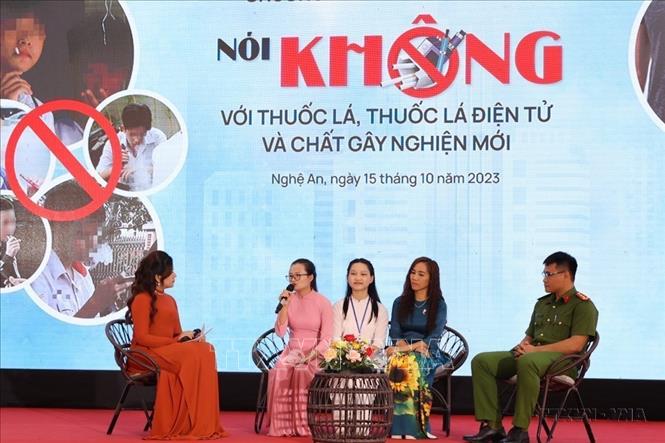 Tỉnh đoàn Nghệ An phối hợp với Sở Giáo dục và Đào tạo Nghệ An, Báo Tiền Phong tổ chức chương trình truyền thông: “Nói không với thuốc lá, thuốc lá điện tử và chất gây nghiện mới” tại Trường THPT Nguyễn Duy Trinh (2023). Ảnh: Bích Huệ - TTXVN