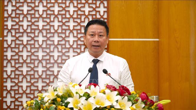 Ông Nguyễn Thanh Ngọc, Chủ tịch UBND tỉnh Tây Ninh, thông qua Tờ trình bầu bổ sung chức danh Phó Chủ tịch UBND tỉnh. Ảnh: Minh Phú - TTXVN