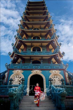 Nine floors Chinese-style pagoda structure inside Thien Lam - Go Ken pagoda. VNA Photo: Giang Phương