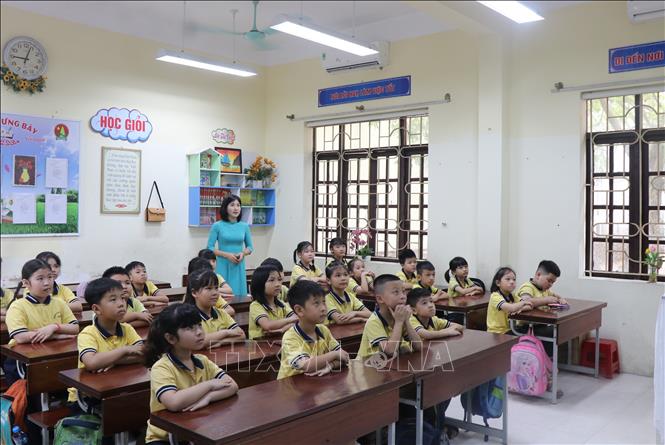 Một tiết học lịch sử online tại trường Tiểu học Tiền An, thành phố Bắc Ninh. ẢNh: Thái Hùng - TTXVN