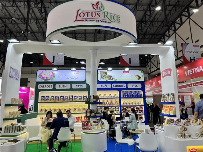 Gian hàng của thương hiệu gạo Lotus Rice (Việt Nam) tại Hội chợ Thaifex-Anuga Asia 2024. Ảnh: Đỗ Sinh – PV TTXVN tại Thái Lan
