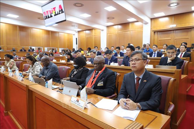 The seminar attracts the Vietnamese community in Angola, members of the MPLA and Angolan scholars. VNA Photo: Hồng Minh