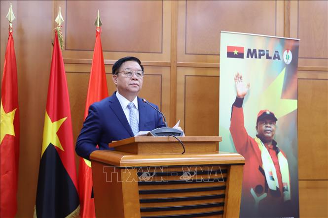 Nguyen Trong Nghia, head of the Communist Party of Vietnam (CPV) Central Committee’s Commission for Information and Education, speaks at the seminar. VNA Photo: Hồng Minh