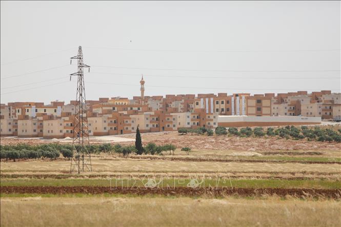 Khu nhà tái định cư dành cho những người di dời ở miền Bắc Syria được xây dựng tại tỉnh Aleppo. Ảnh: AFP/TTXVN