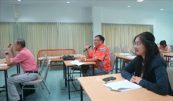 Các học viên hào hứng học tiếng Việt. Ảnh: TTXVN phát 
